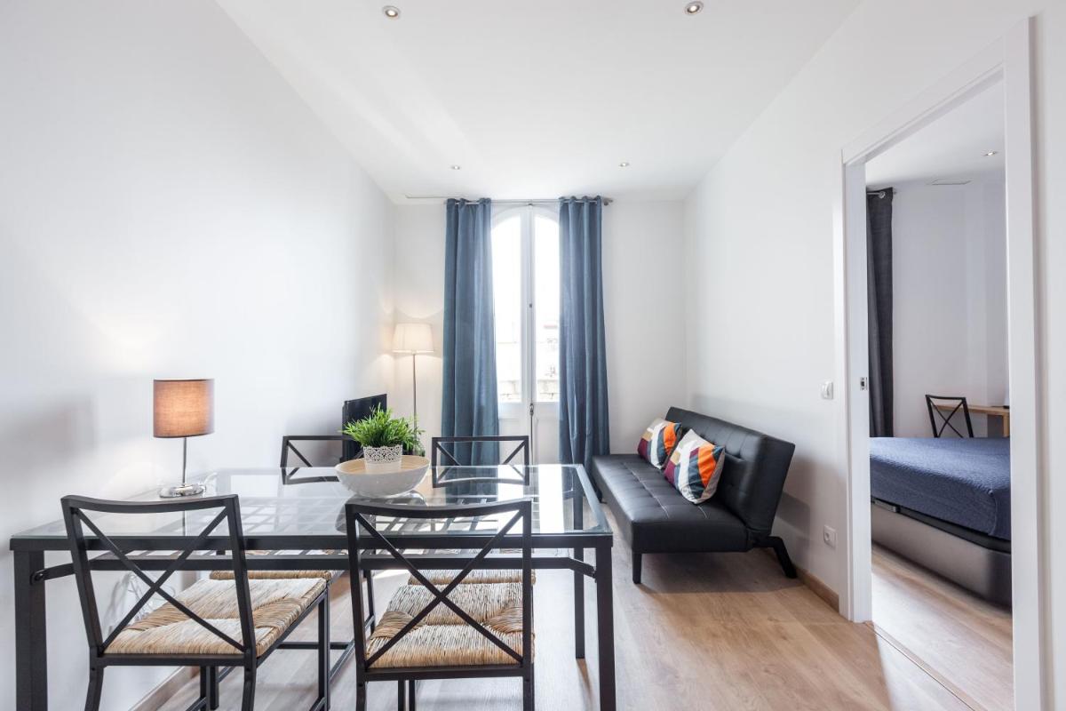 Bright Apartment with Balconies 34 - Housity