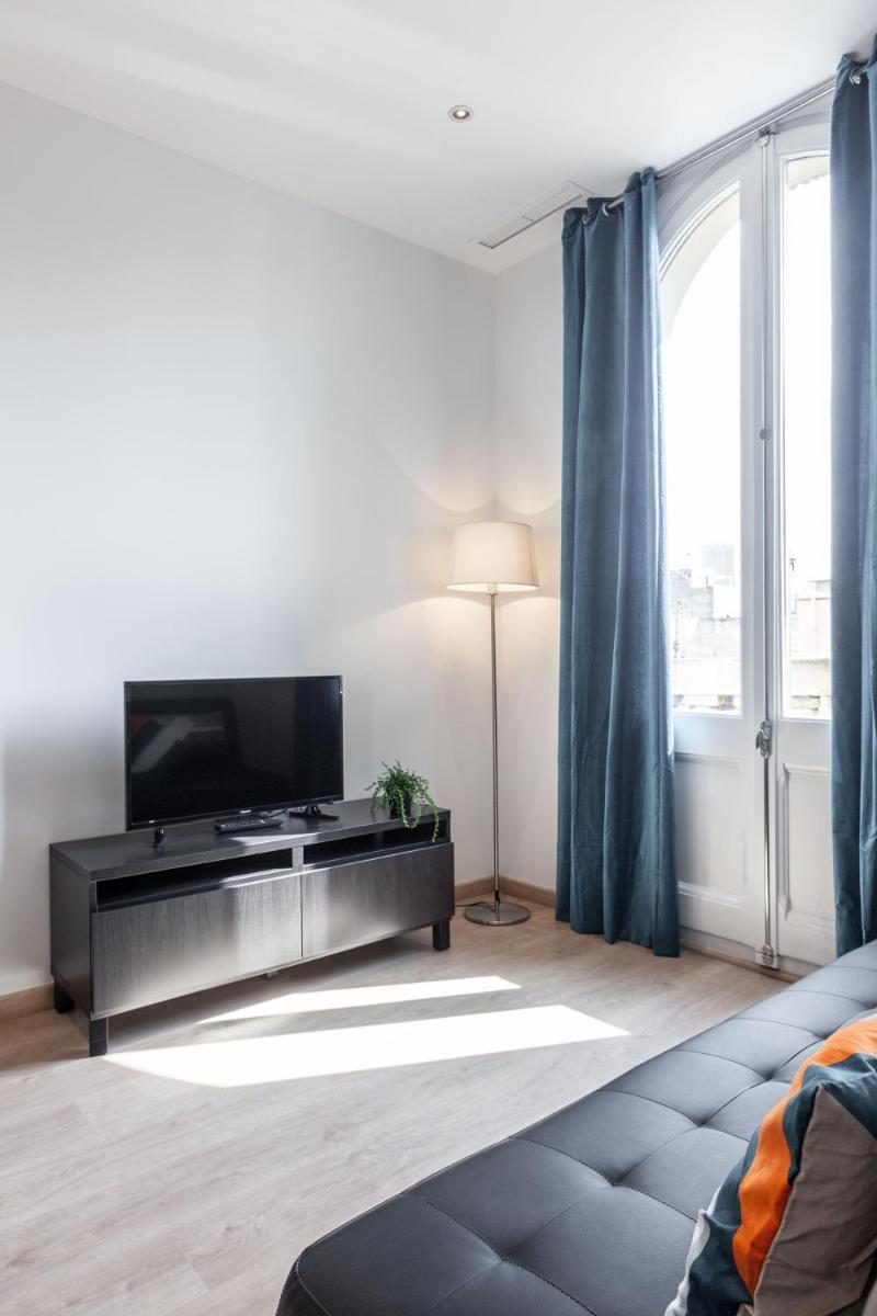 Bright Apartment with Balconies 34 - Housity