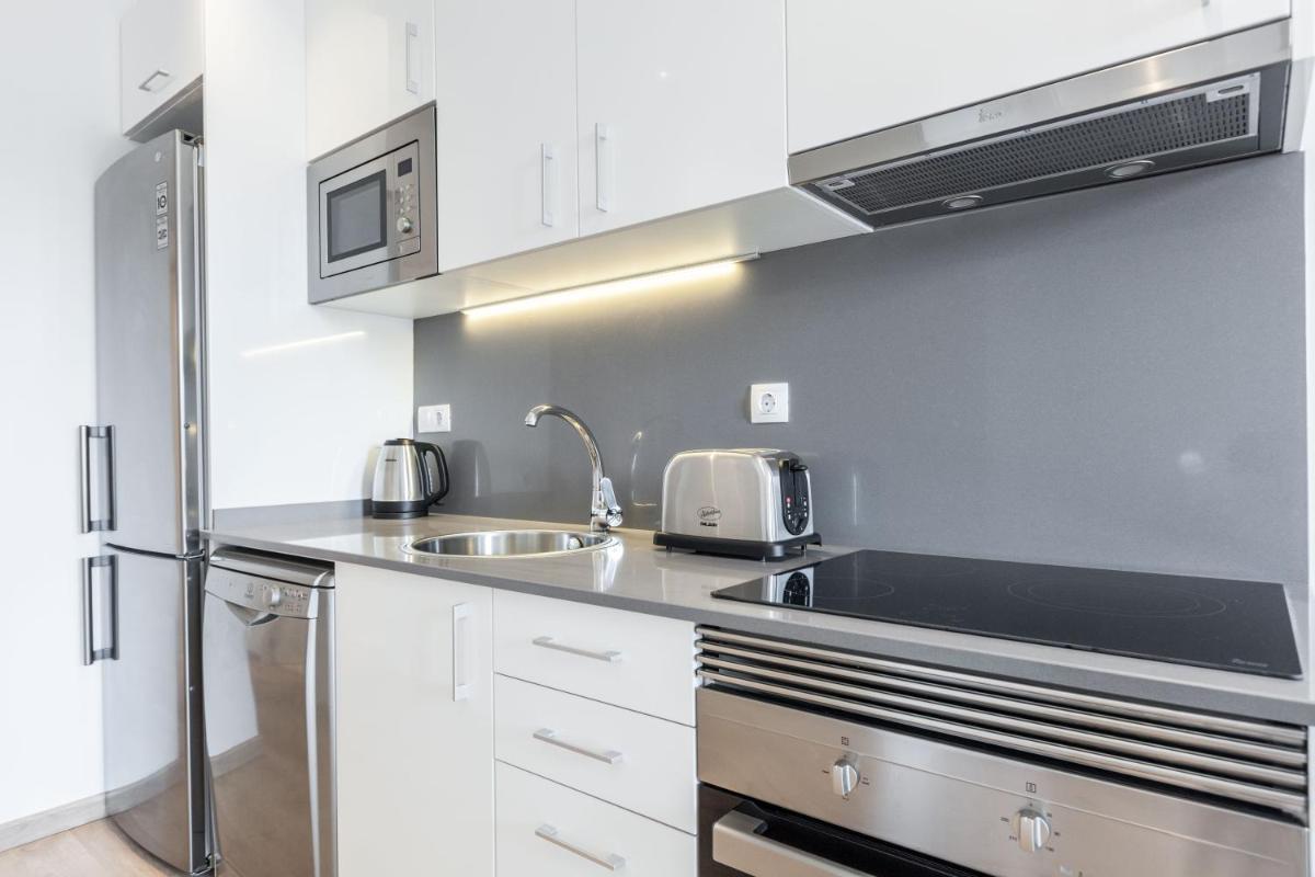 Bright Apartment with Balconies 34 - Housity