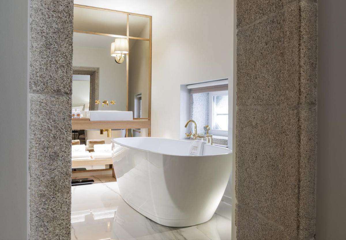Uma casa de banho em Casa da Companhia Hotel & Spa, Vignette Collection by IHG