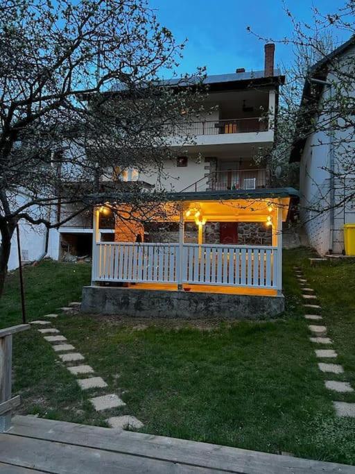 Casa de pe Lac - Housity