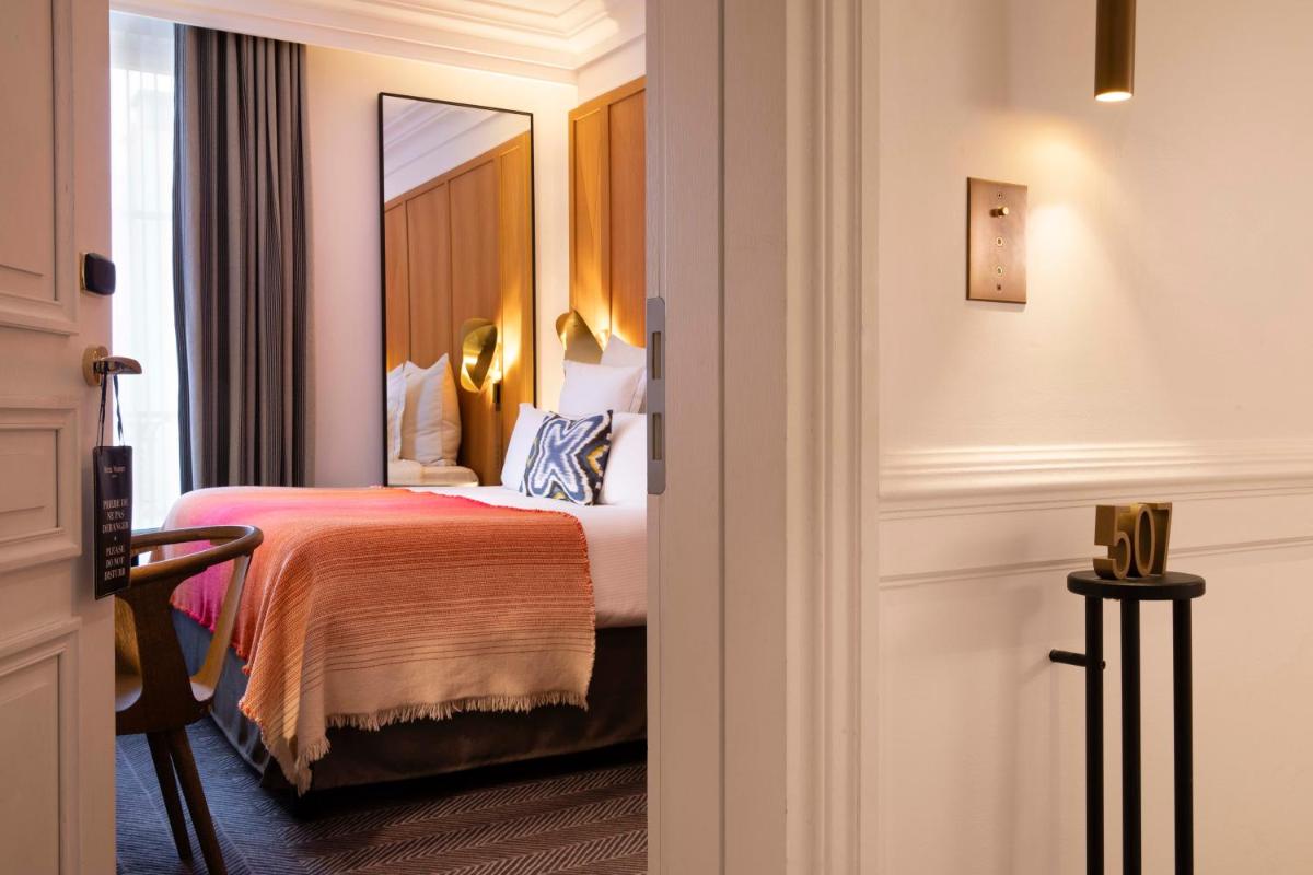 Un ou plusieurs lits dans un hébergement de l'établissement Hôtel Vernet Champs Elysées Paris Un ou plusieurs lits dans un hébergement de l'établissement Hôtel Vernet Champs Elysées Paris
