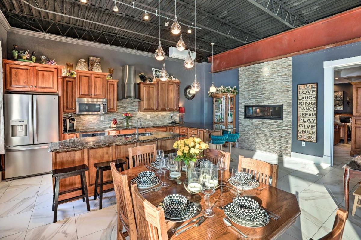 Regal River Retreat in the Heart of Yankton! - Housity