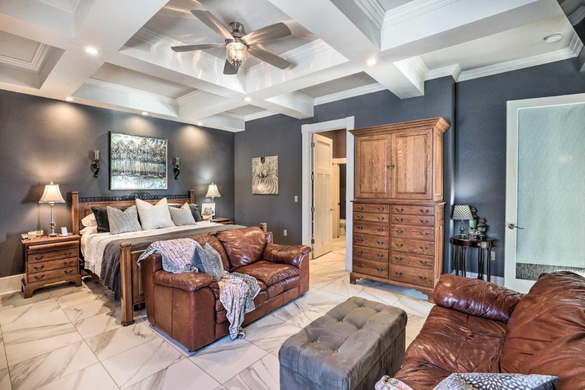 Regal River Retreat in the Heart of Yankton! - Housity