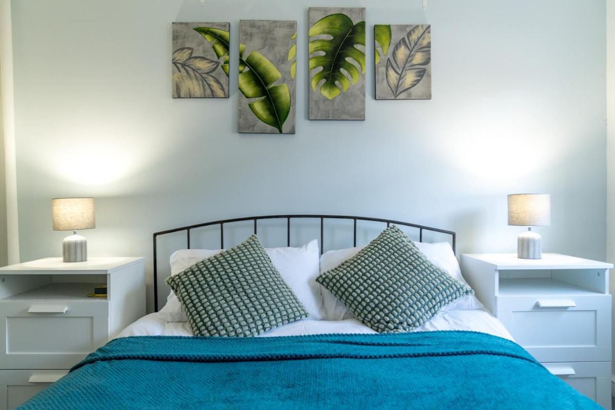 Crawley 1-Bedroom Pet Friendly Apartment - Housity