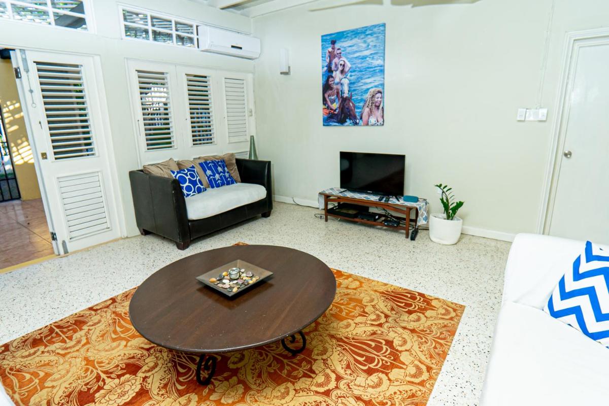 Teeview Montego Bay - Holiday House with private garden & pool - Housity