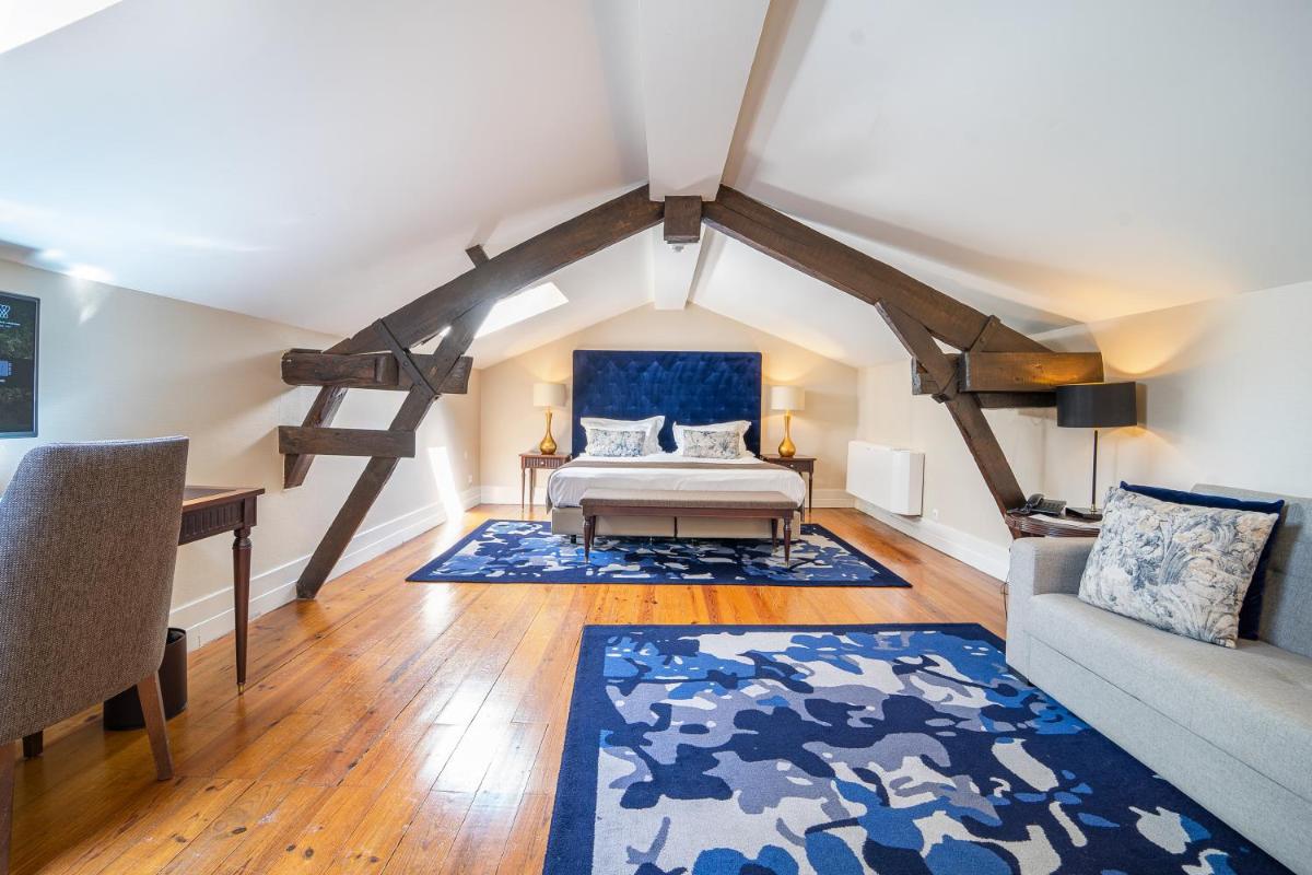 Uma cama ou camas num quarto em Hotel Quinta das Lagrimas - Small Luxury Hotels