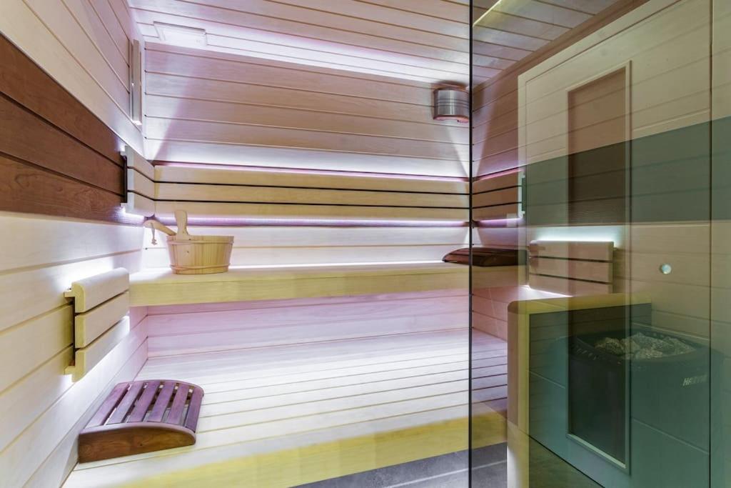 ESCAPE THE ORDINARY (Sauna & Jacuzzi) - Housity