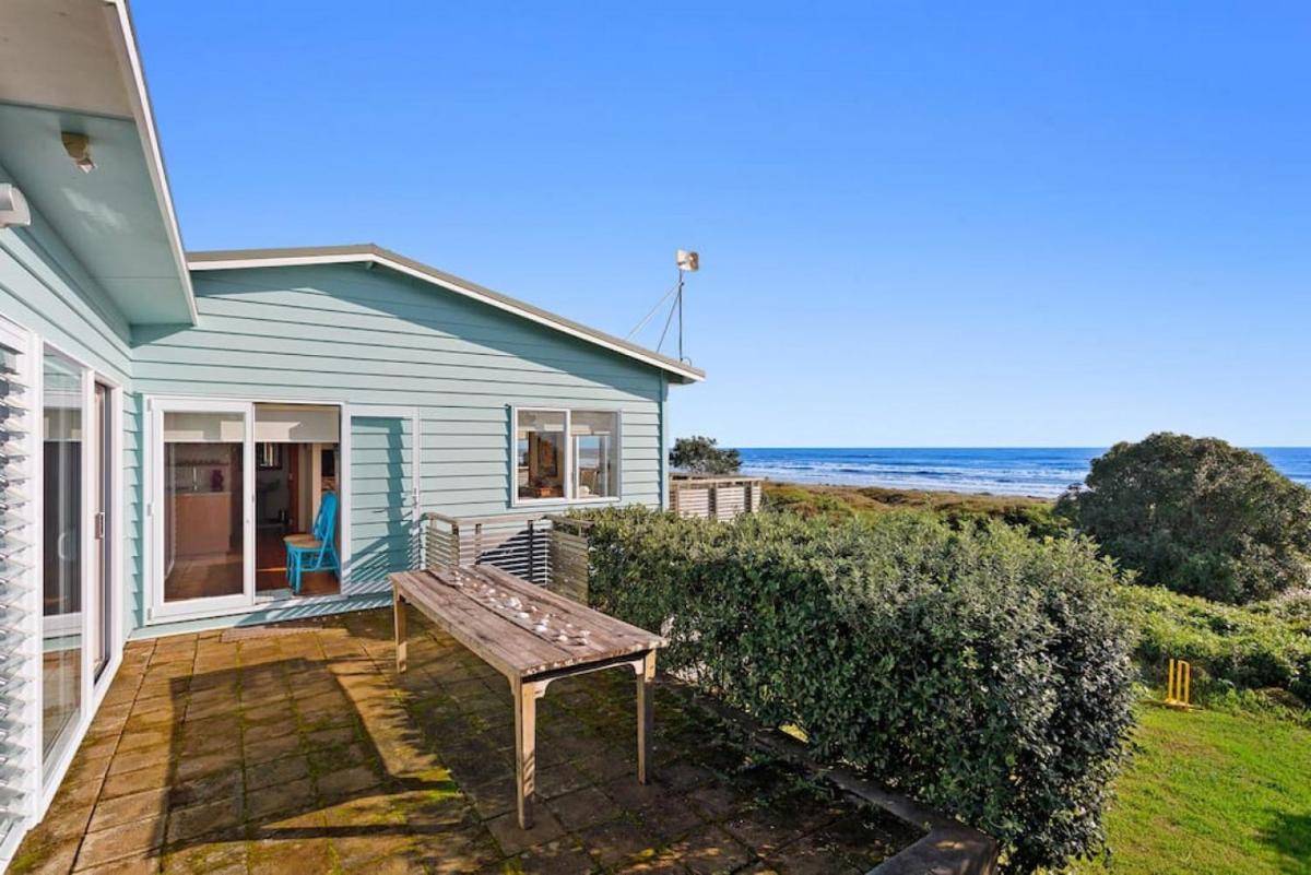 The Sandcastle, Waiotahe Beach - Housity