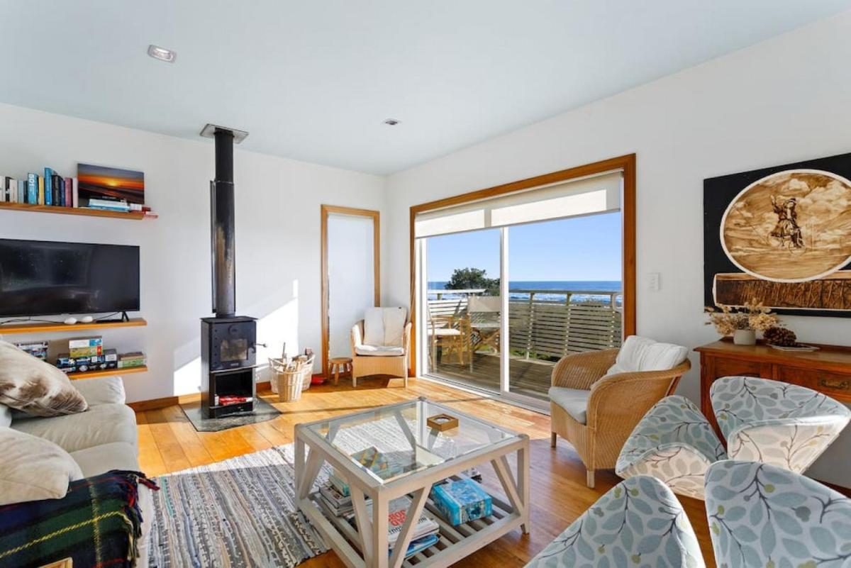 The Sandcastle, Waiotahe Beach - Housity