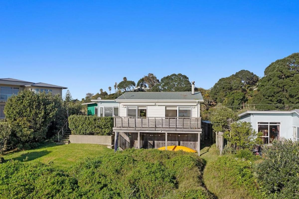 The Sandcastle, Waiotahe Beach - Housity