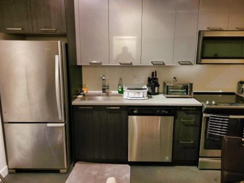 Furnished 1 bedroom in East Village By Signature Suites LTD - Housity