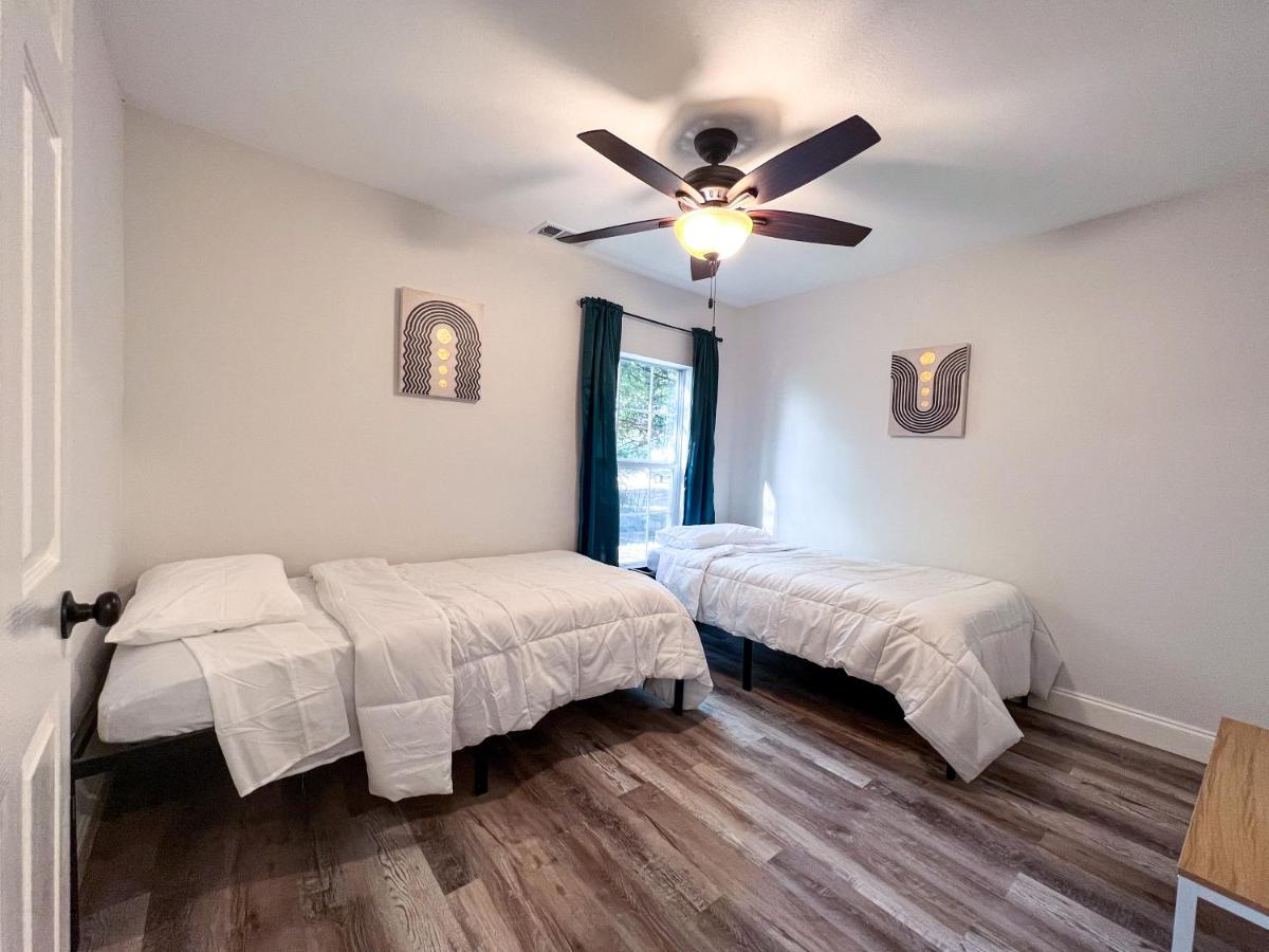 Heart of Denison Eats* Park w/Splash-pad* Shopping - Housity