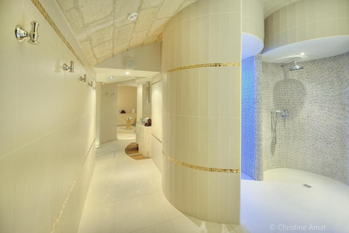 Salle de bains dans l'établissement Hôtel de Sèze & Spa Bordeaux Centre