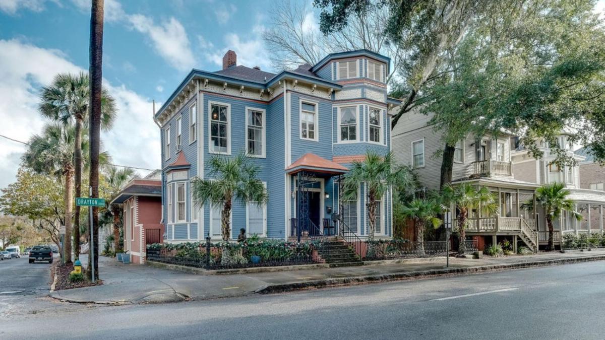 Forsyth Park 2 Bedroom Beauty - Housity