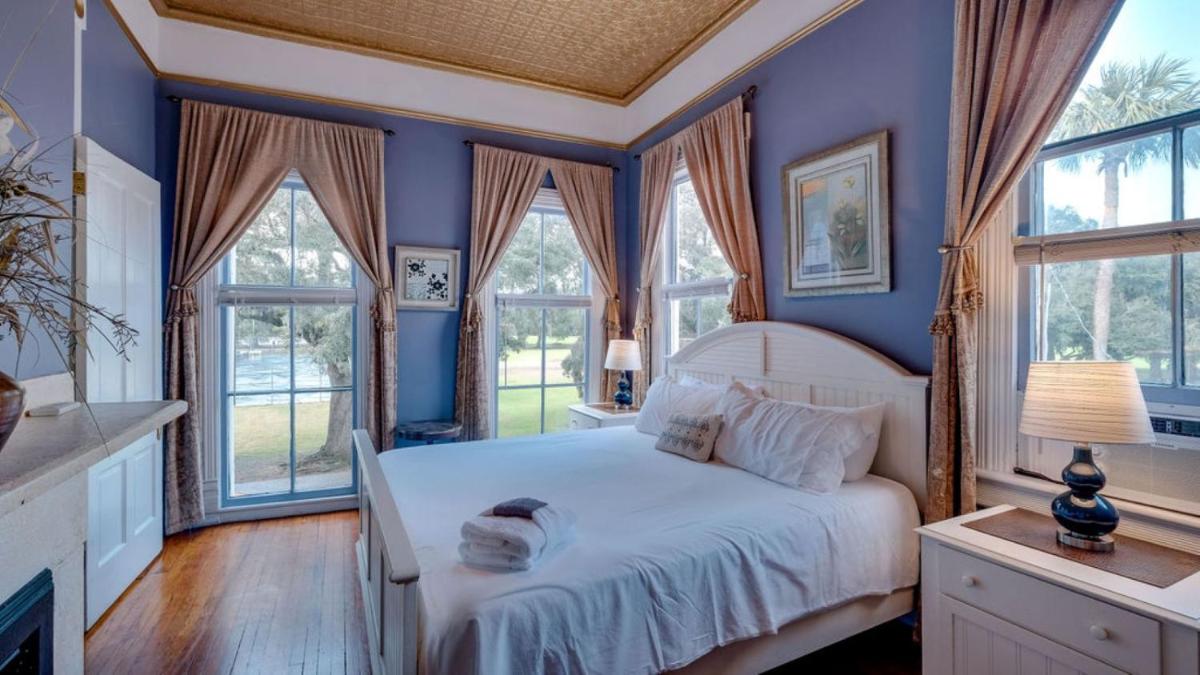 Forsyth Park 2 Bedroom Beauty - Housity