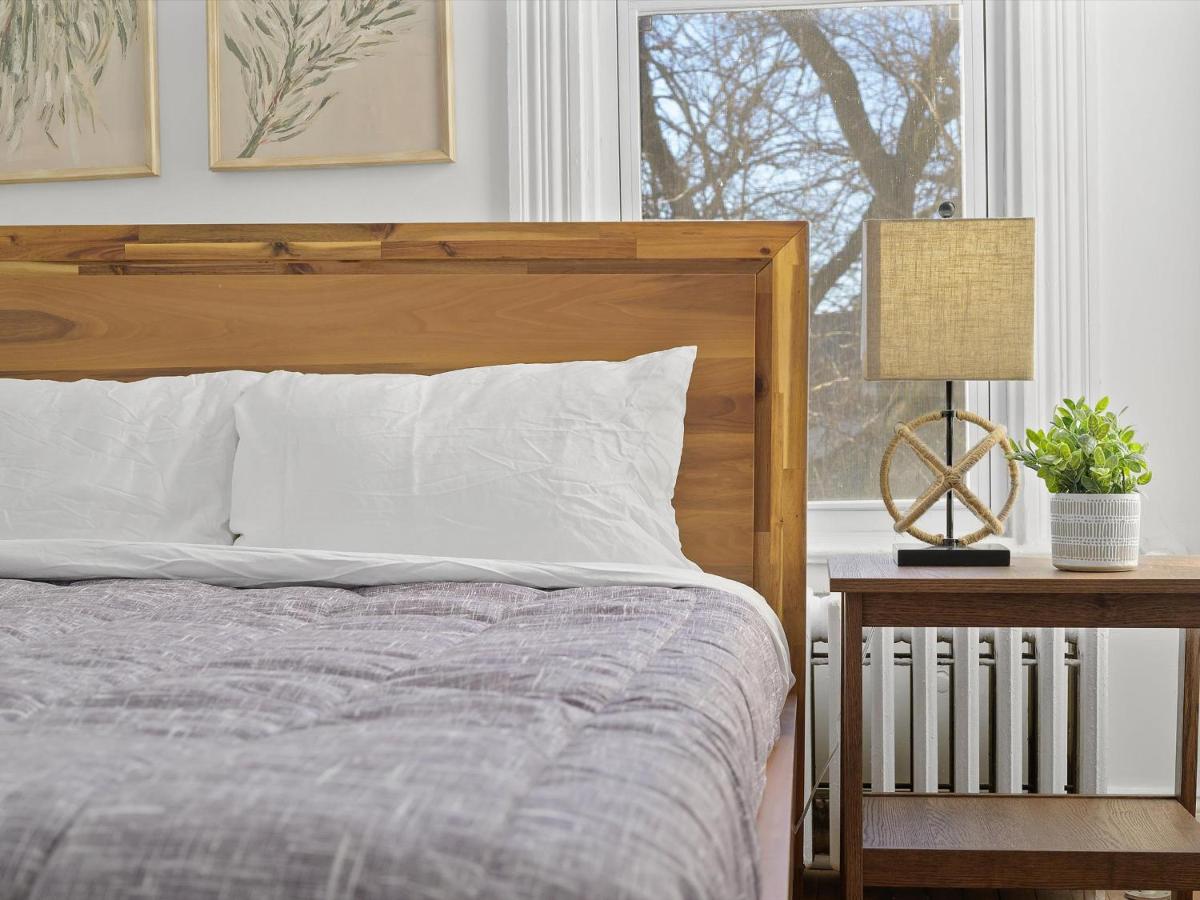 Bloomfield/Shadyside @G Cozy and Stylish Private Bedroom with Shared Bathroom - Housity