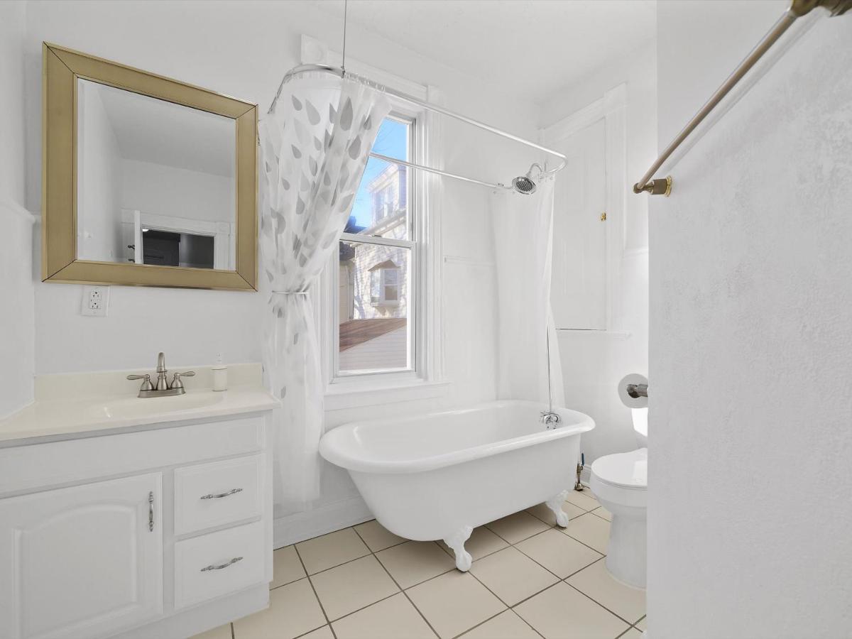 Suitetrails - Bloomfield/Shadyside @G Cozy and Stylish Private Bedroom with Shared Bathroom