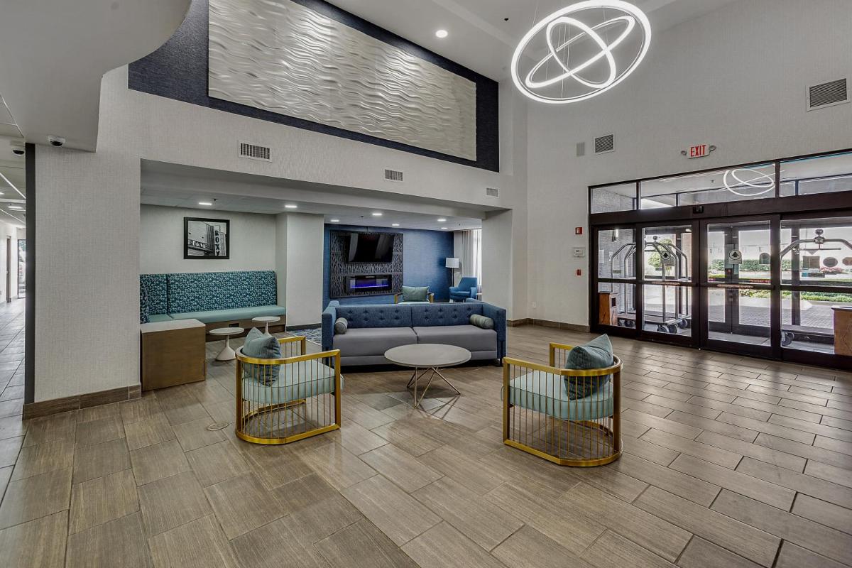 La Quinta by Wyndham Clarksville - Housity