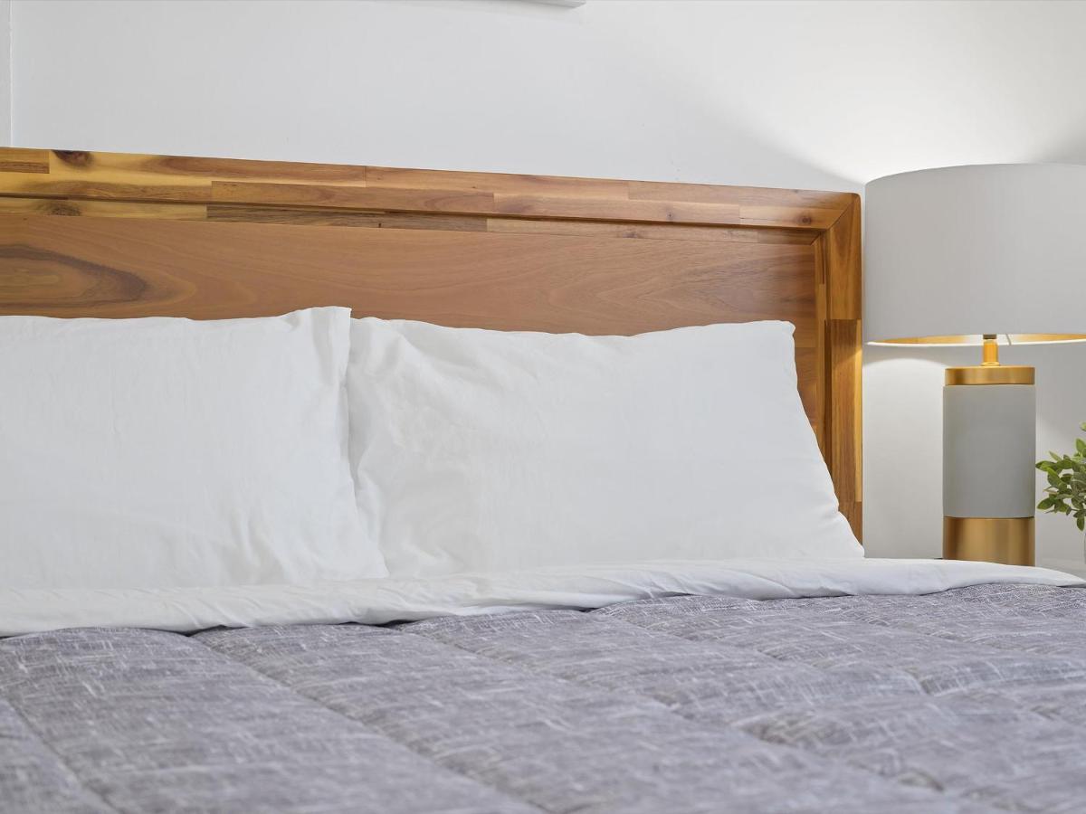 Bloomfield/Shadyside @J Bright and Cozy Private Bedroom with Shared Bathroom - Housity