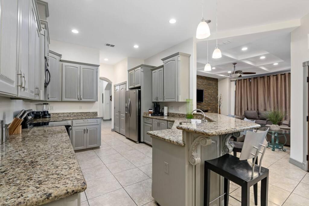 VINTAGE MEETS MODERN WITH POOL - Housity