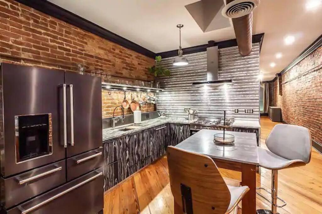 Luxury 2 BR 2 Bath Downtown Paducah Condo - Housity
