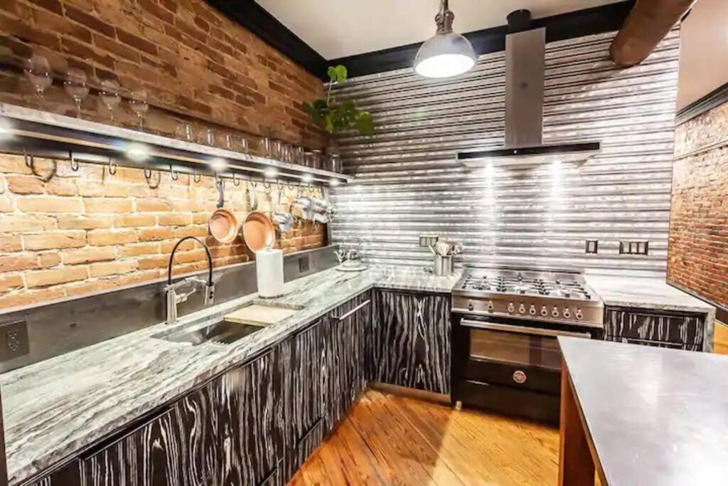 Luxury 2 BR 2 Bath Downtown Paducah Condo - Housity