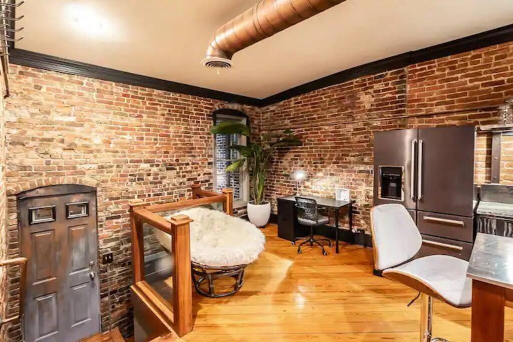 Luxury 2 BR 2 Bath Downtown Paducah Condo - Housity