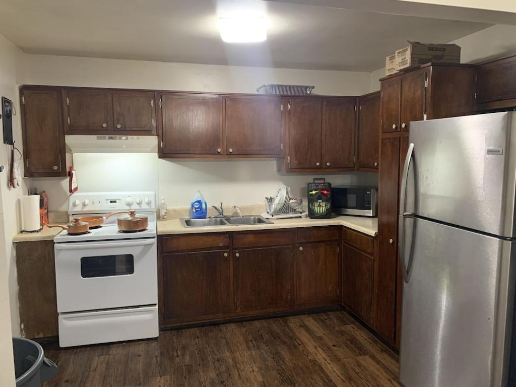 Cozy Large home, 19 Min from Hartsfield-Jackson international- Domestic Airport! - Housity