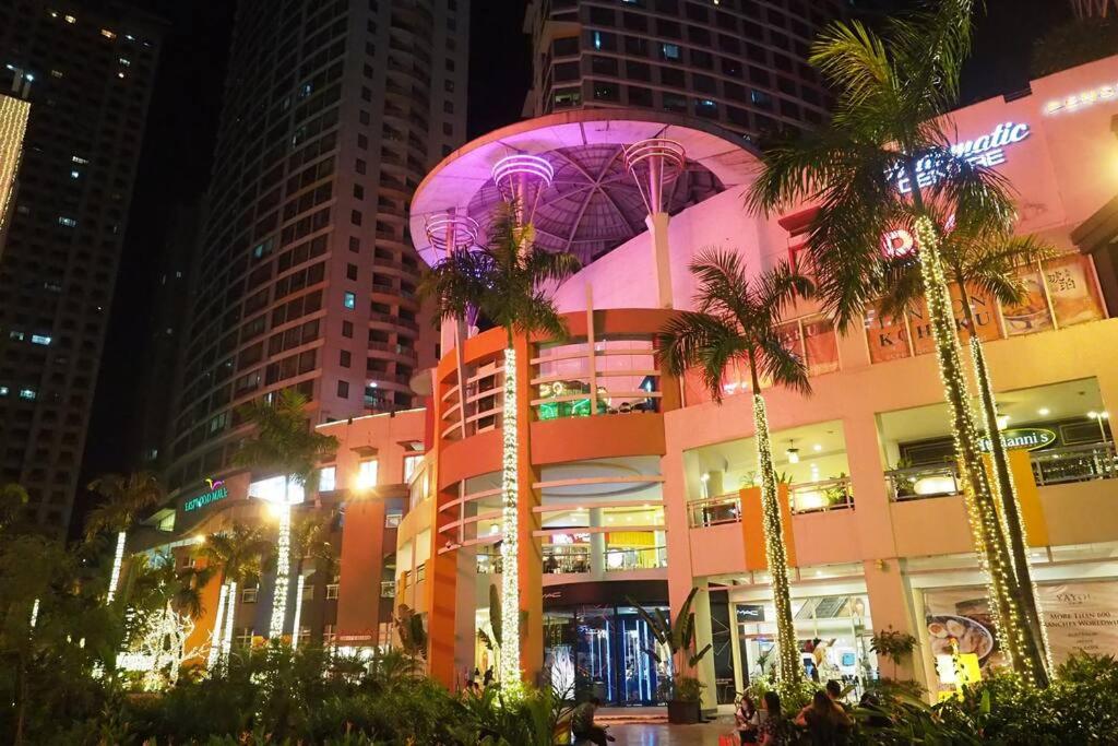 An entire & Cozy 1 BR condo with an awesome view! - Housity