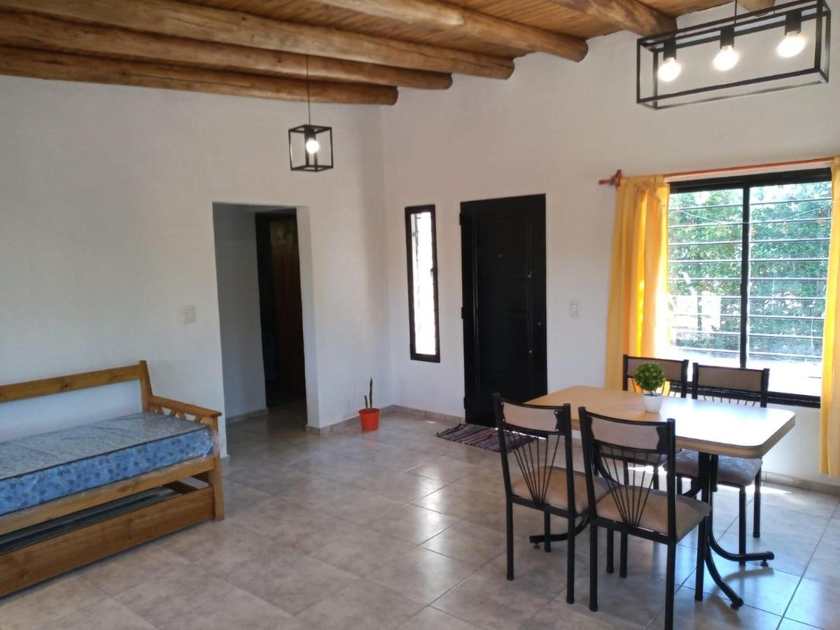 Suitetrails - Casa en Villa 25 de Mayo para 4 personas en zona de tranquilidad ,rodeada de naturaleza cerca de dique Los Reyunos