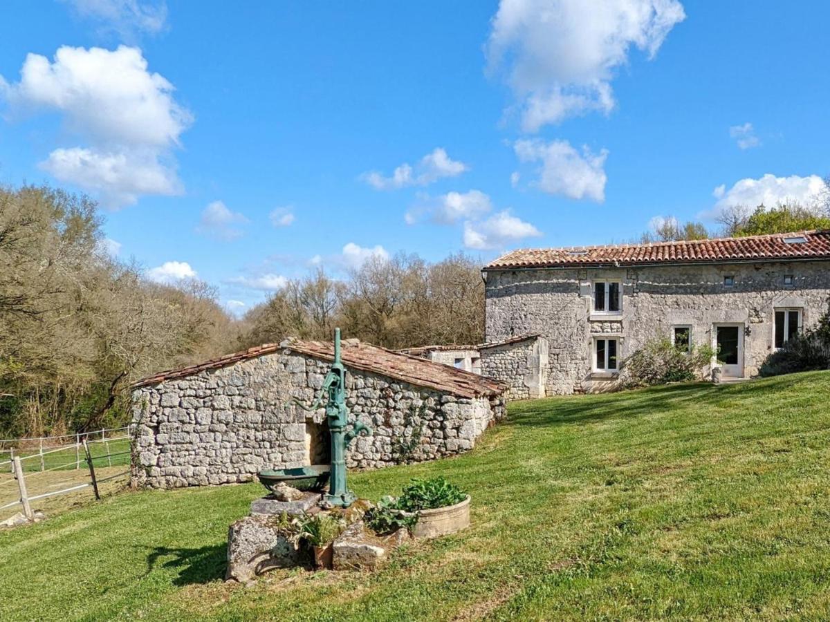 Gîte Roullet-Saint-Estèphe, 4 pièces, 6 personnes - FR-1-653-143 - Housity