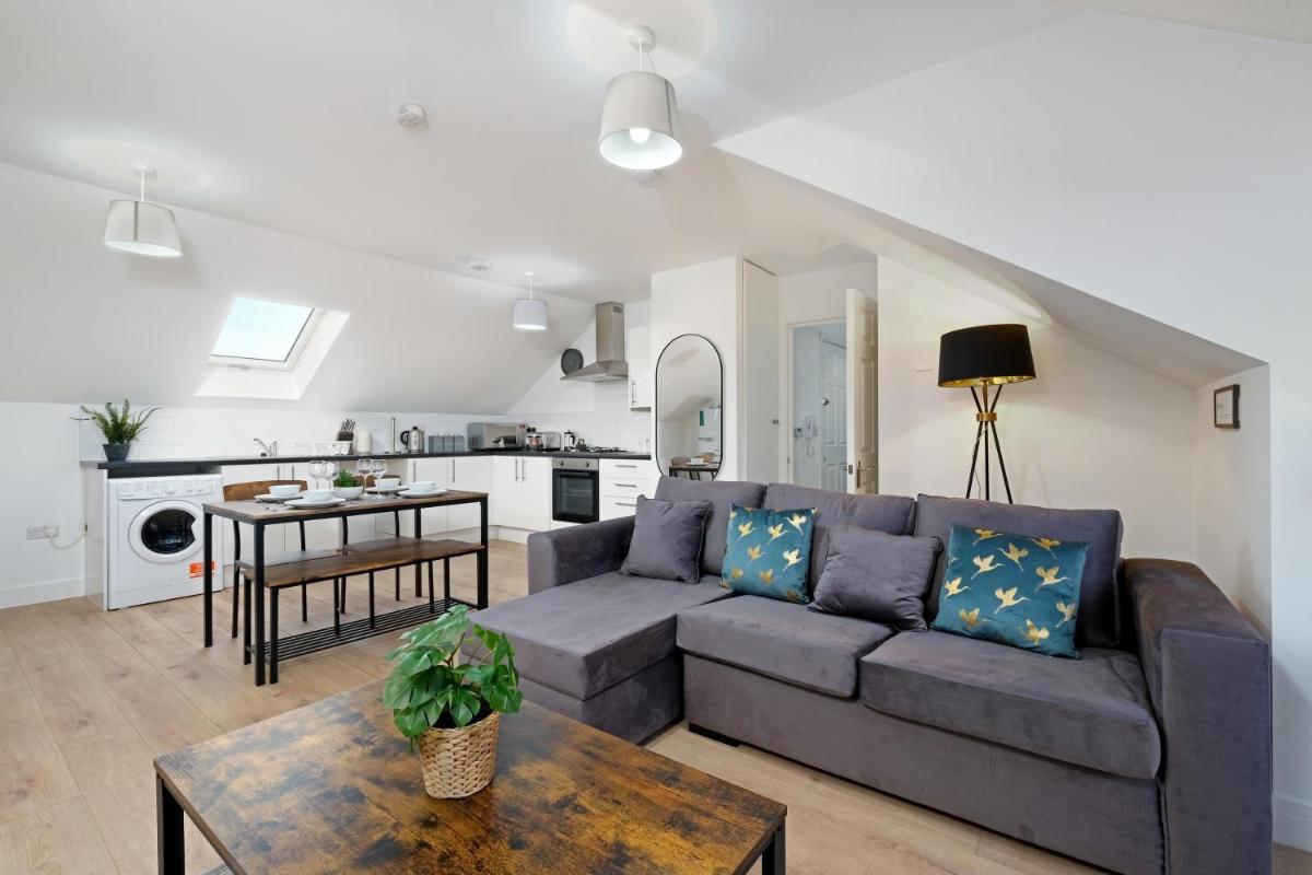 Pinewood Studios, Iver Slough Heathrow 1 & 2 Bedroom Apartments with Parking by Arista Living - Housity
