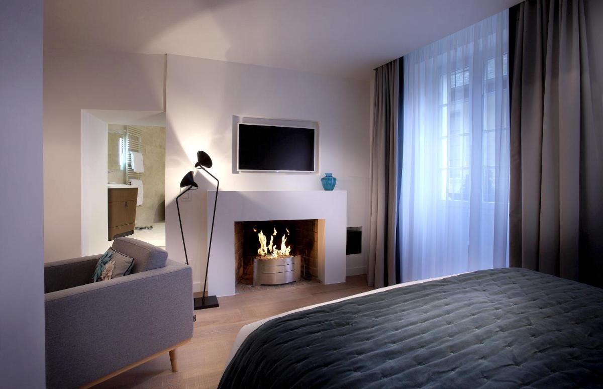 Télévision ou salle de divertissement dans l'établissement Petit Hôtel Confidentiel