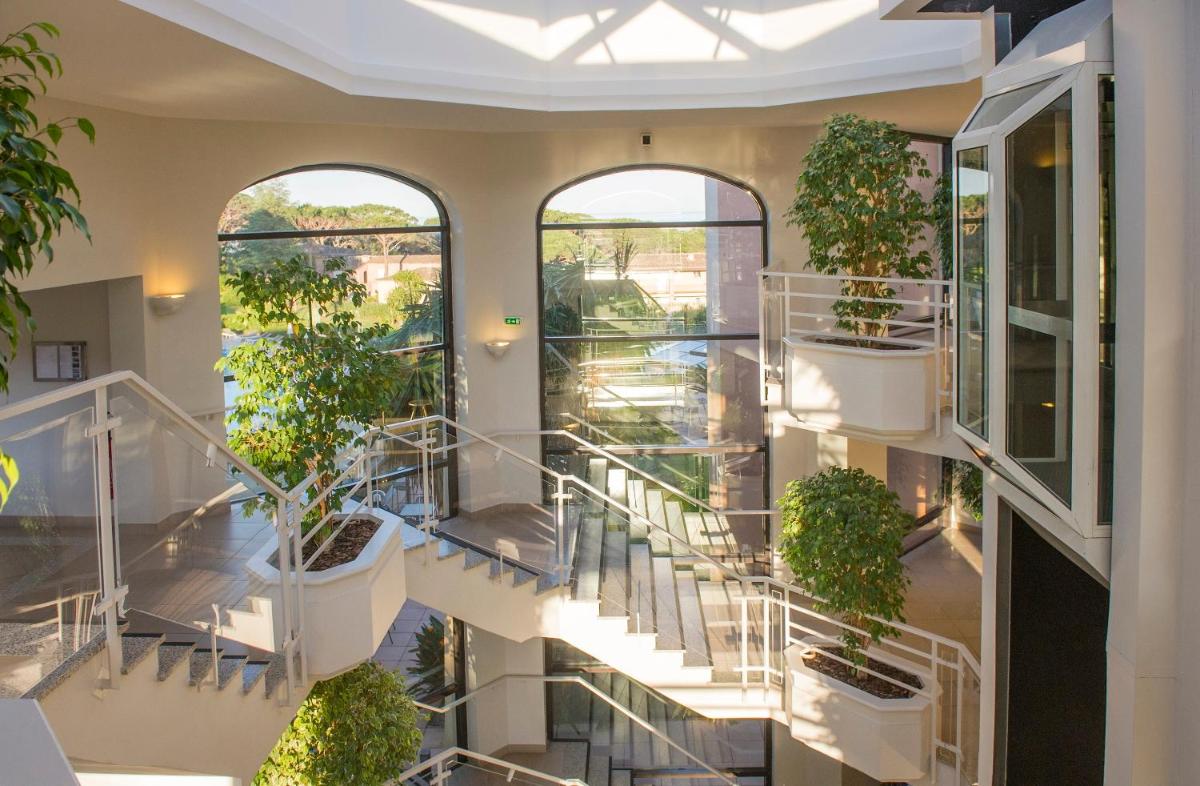 Balcon ou terrasse dans l'établissement Hôtel Les Jardins De Sainte-Maxime
