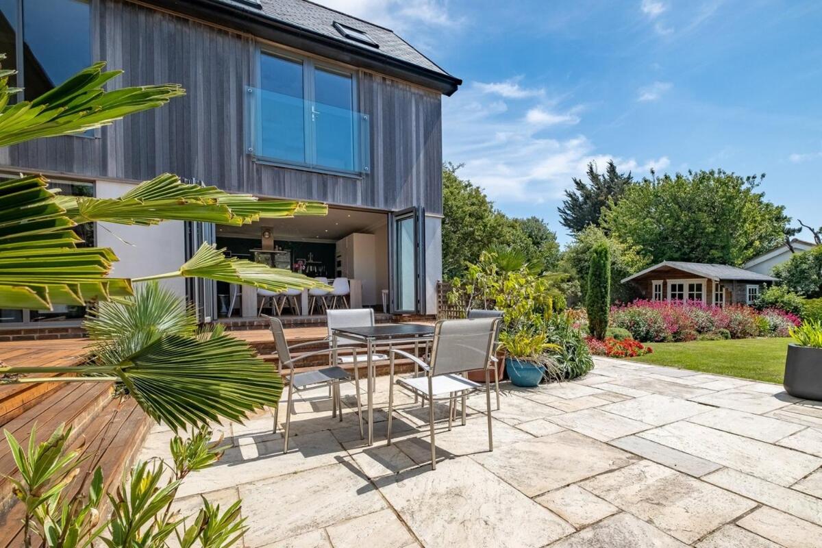 Stunning 5-bed 3-bath house close to the sea! - Housity