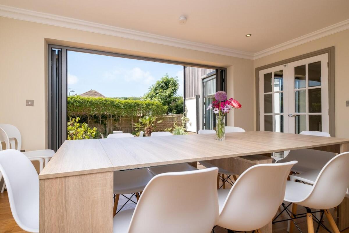Stunning 5-bed 3-bath house close to the sea! - Housity