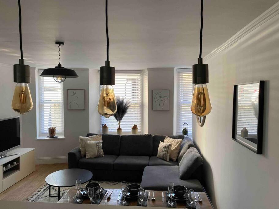 Charming Apartment BARBICAN/HOE PARKING,Courtyard! - Housity