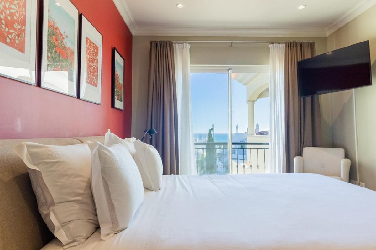 Uma cama ou camas num quarto em Dunas Douradas Beach Club