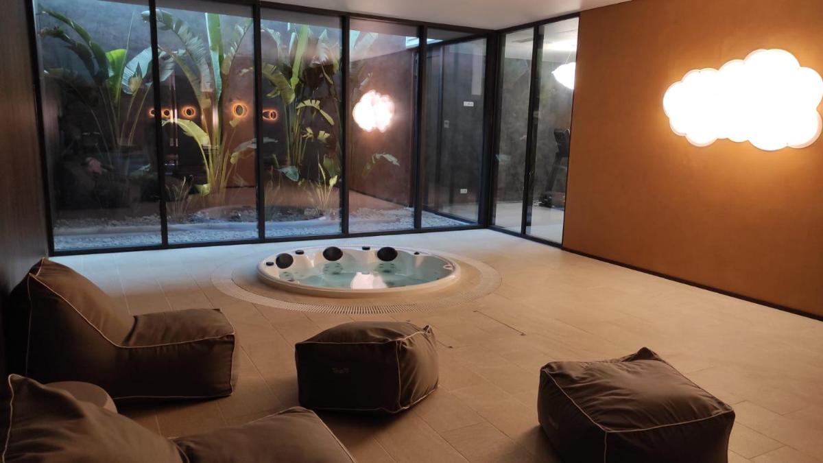 Uma área de estar em Sines Sea View Business & Leisure Hotel