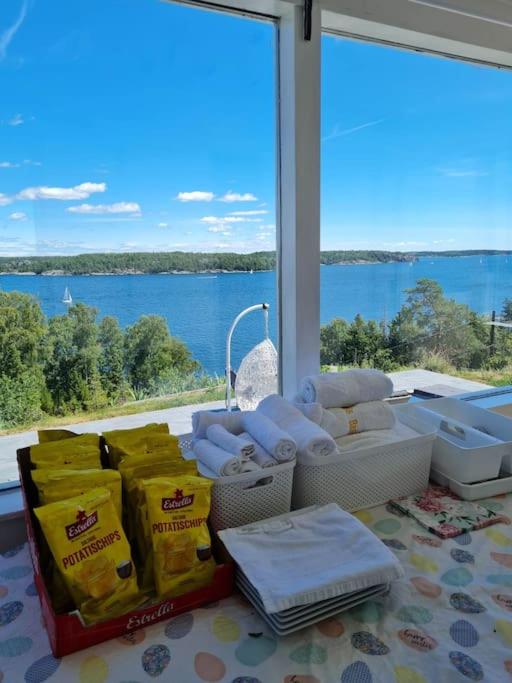 Suitetrails - Archipelago villa, cabin & sauna jacuzzi with sea view, 30 minutes from Stockholm