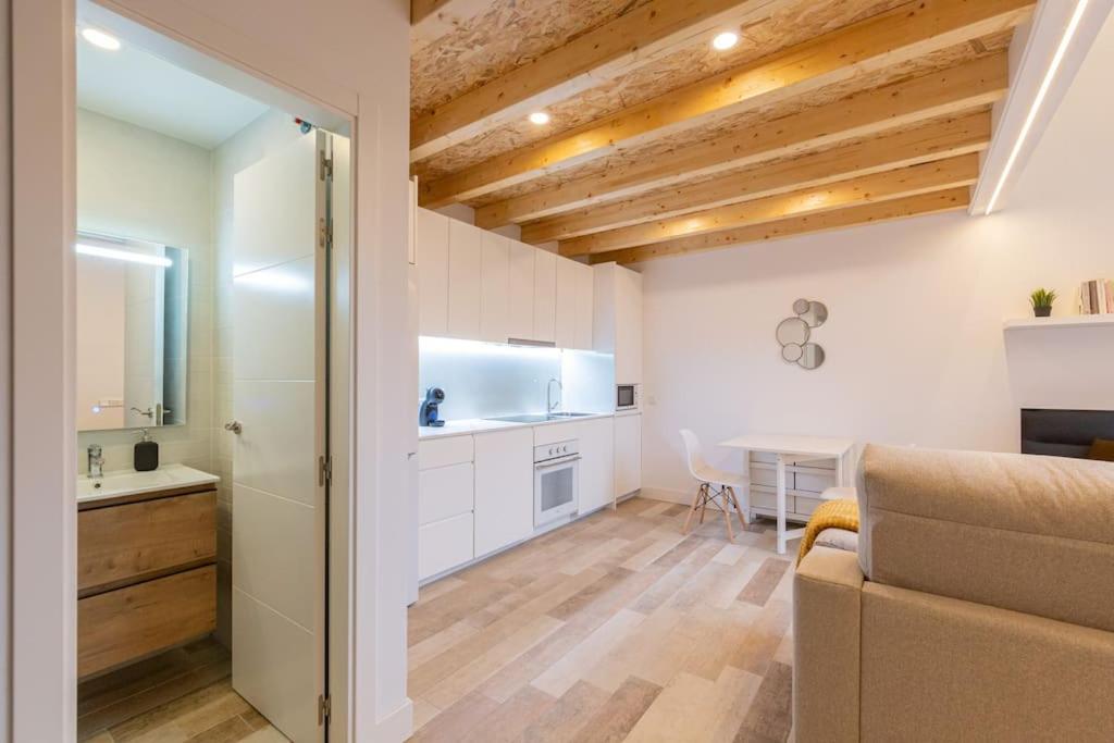 Amplio apto a 300m de Retiro - Housity