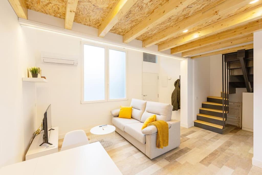 Amplio apto a 300m de Retiro - Housity