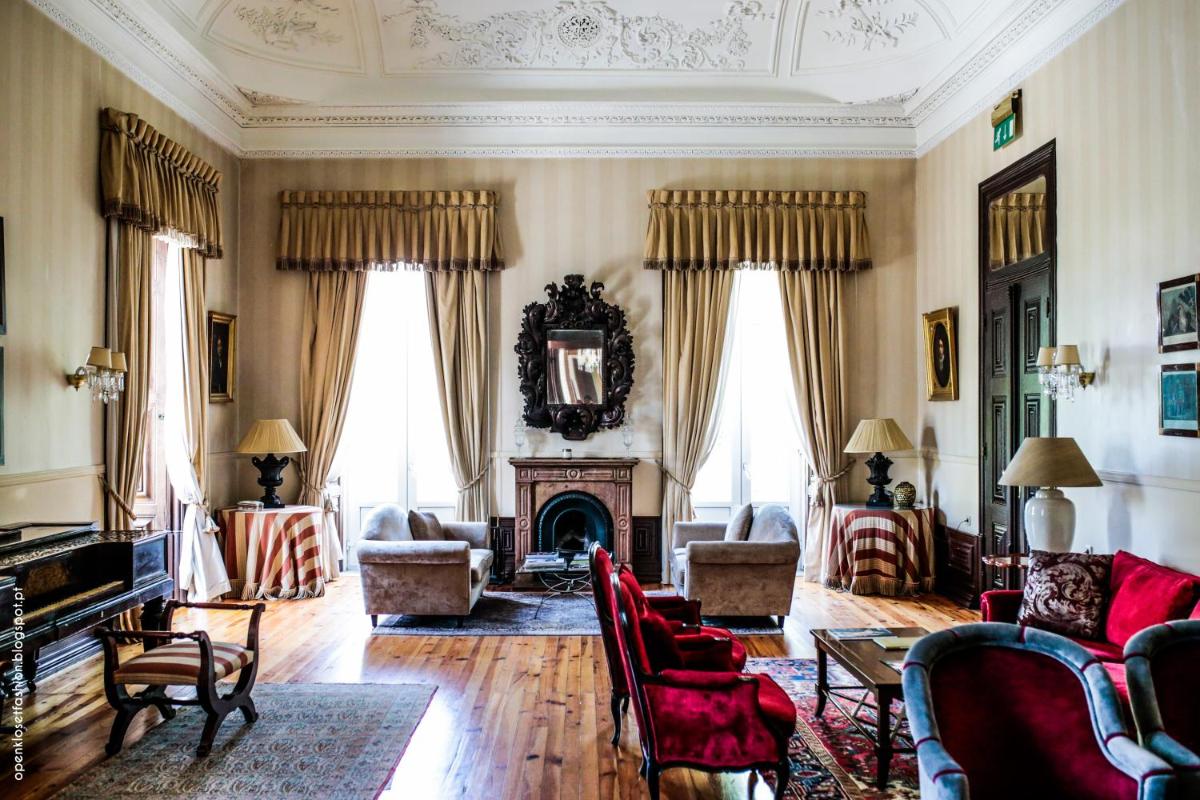 Uma área de estar em Hotel Quinta das Lagrimas - Small Luxury Hotels