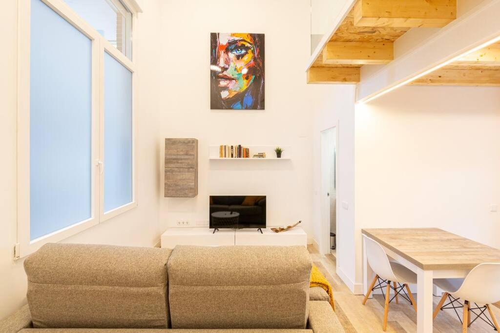 Amplio piso a 300m de Retiro - Housity