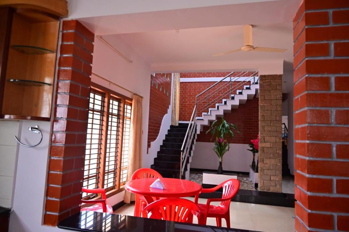 Moon villa - Housity