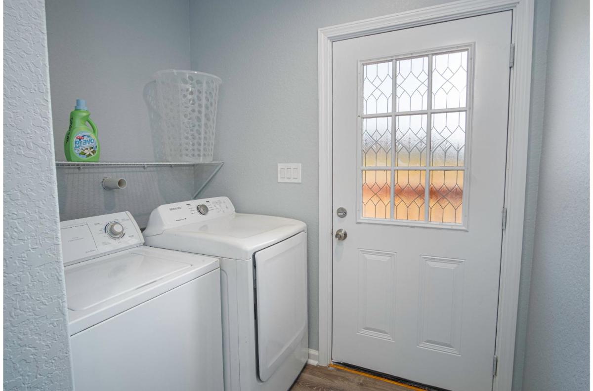 Adorable 4BR 2BA Close to Riverwalk and Downtown - Housity