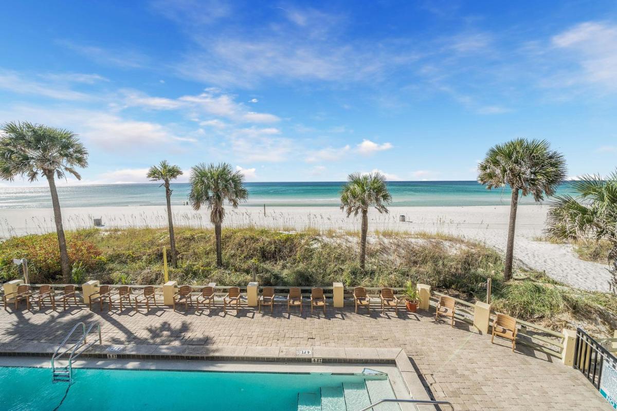 Ramada by Wyndham Panama City Beach / Beachfront - Housity