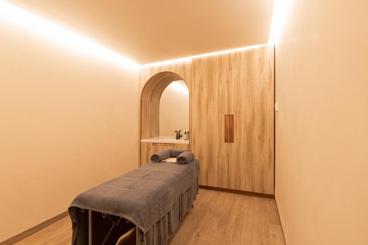 O spa e/ou outras comodidades de bem-estar em LUSTER Hotel