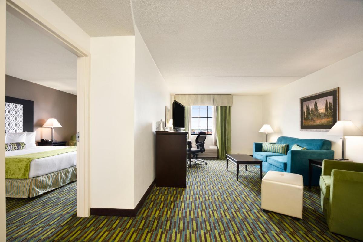 Wyndham Garden Wichita Downtown - Housity